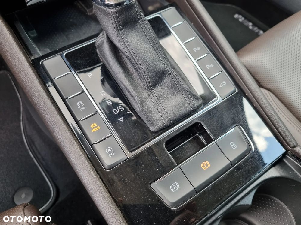 Skoda Superb 2.0 TDI L&K DSG - 15