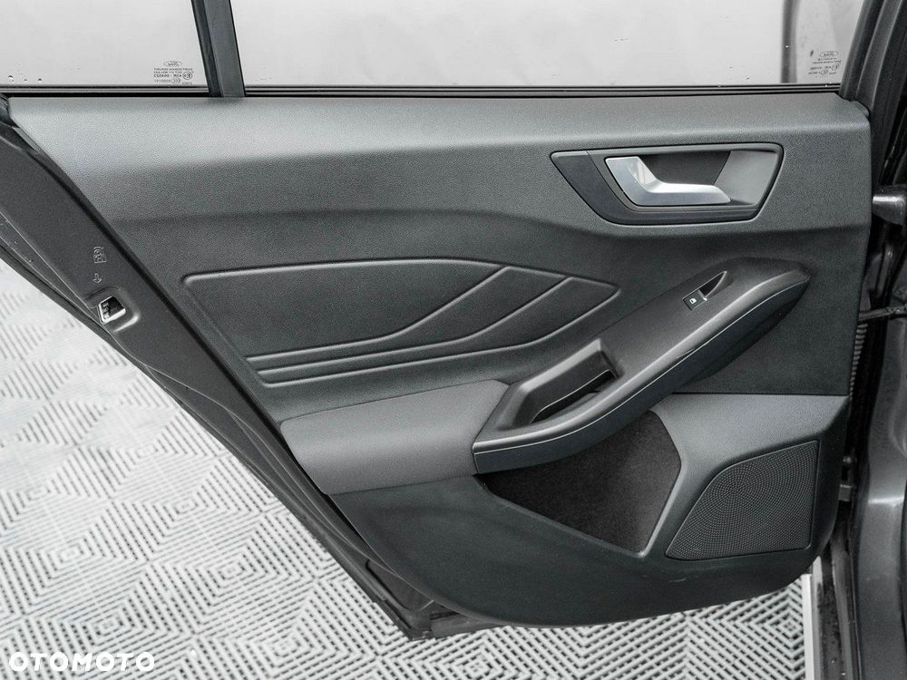 Ford Focus 1.0 EcoBoost Active - 24