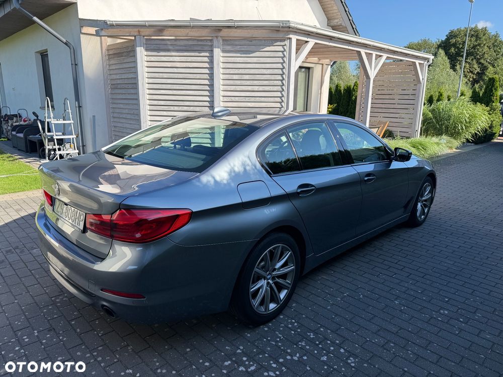 BMW Seria 5 525d Luxury Line - 4