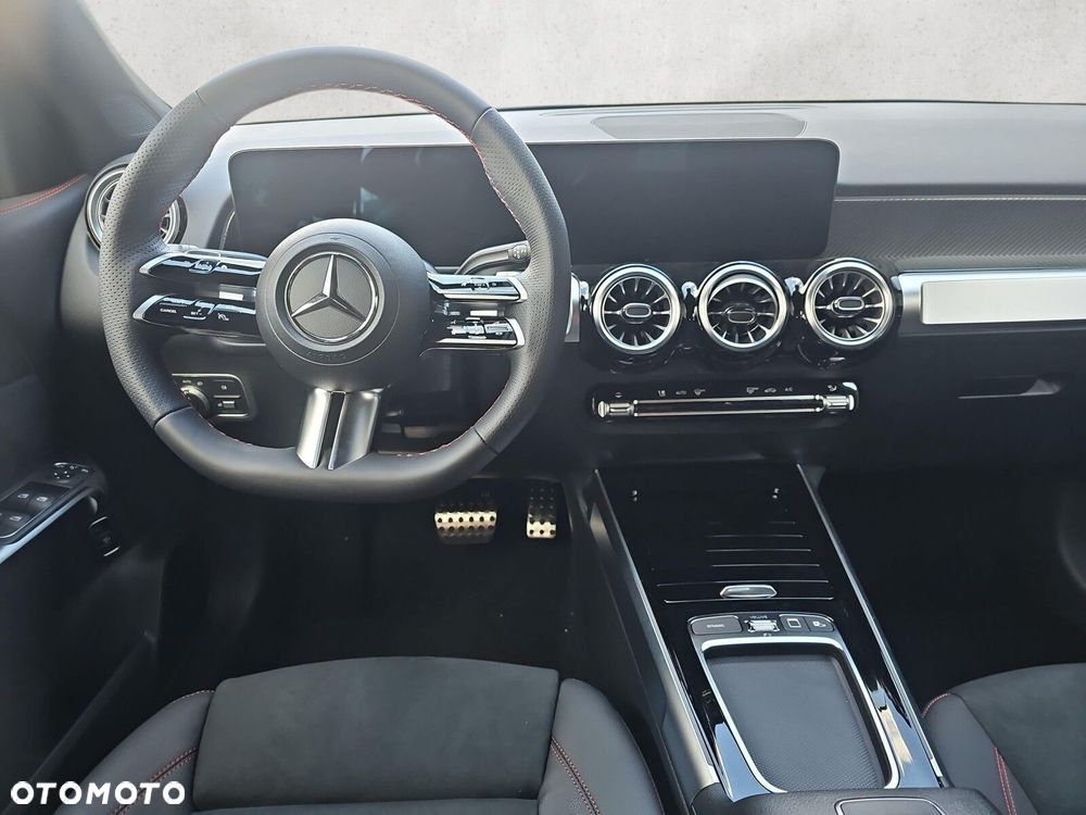Mercedes-Benz GLB - 13
