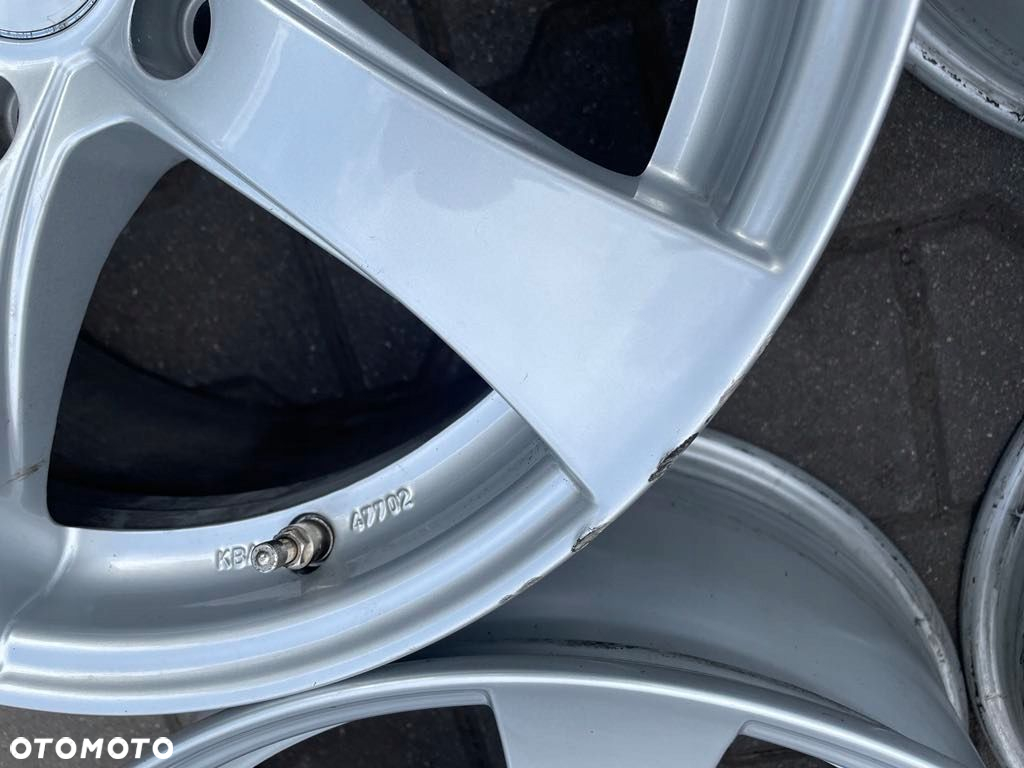 Felgi aluminiowe Dezent RE 8.0" x 17" 5x120 ET 30 - BMW - 7