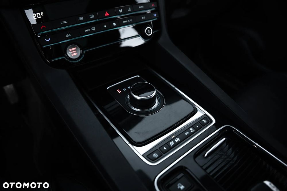 Jaguar F-Pace 25d AWD Prestige - 35