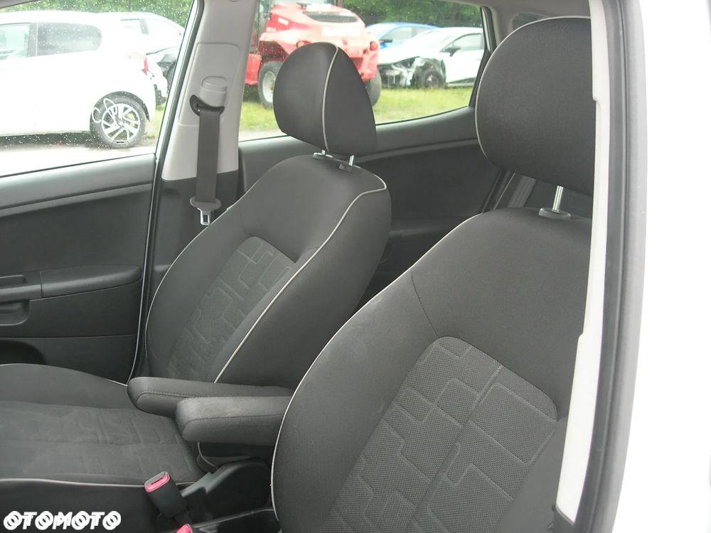Kia Venga - 15