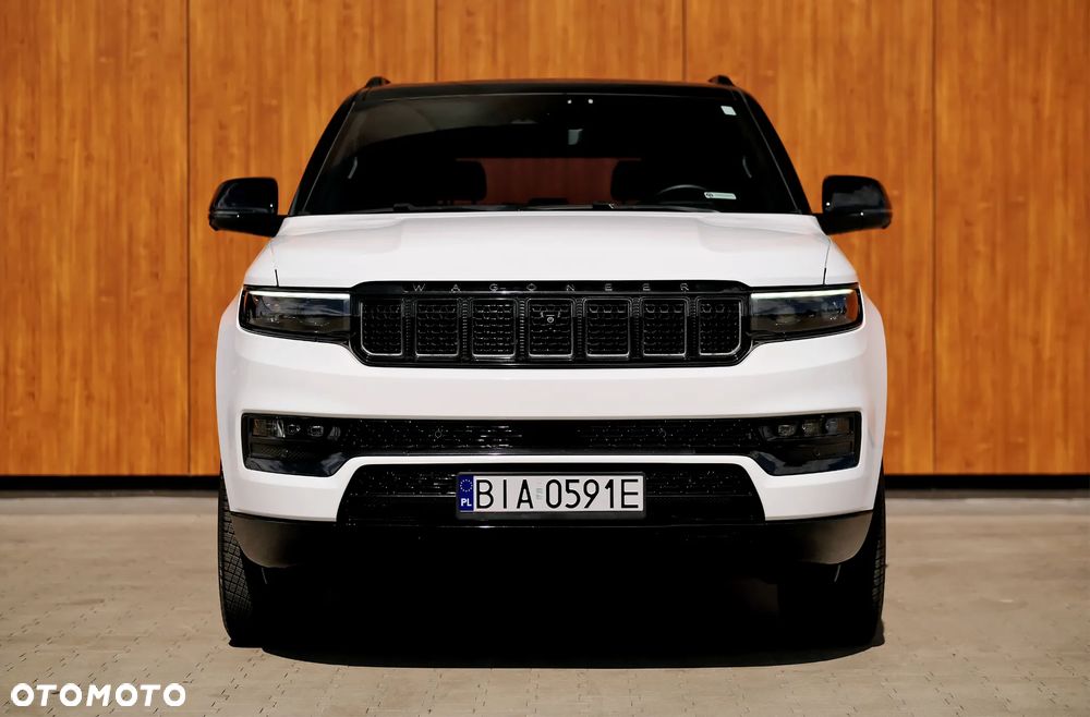 Jeep Grand Wagoneer - 3