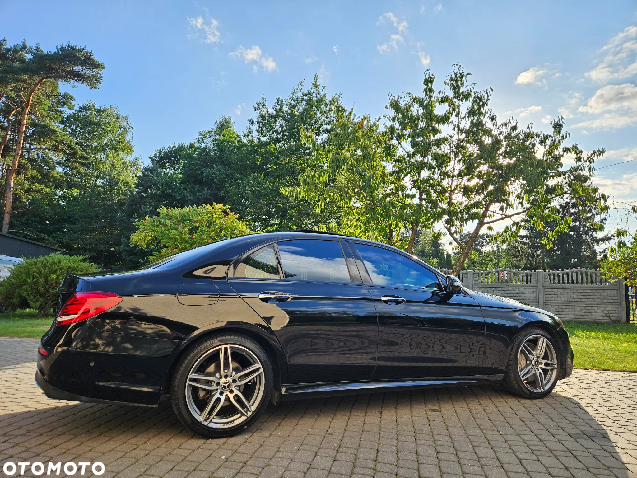 Mercedes-Benz Klasa E 300 9G-TRONIC AMG Line - 12