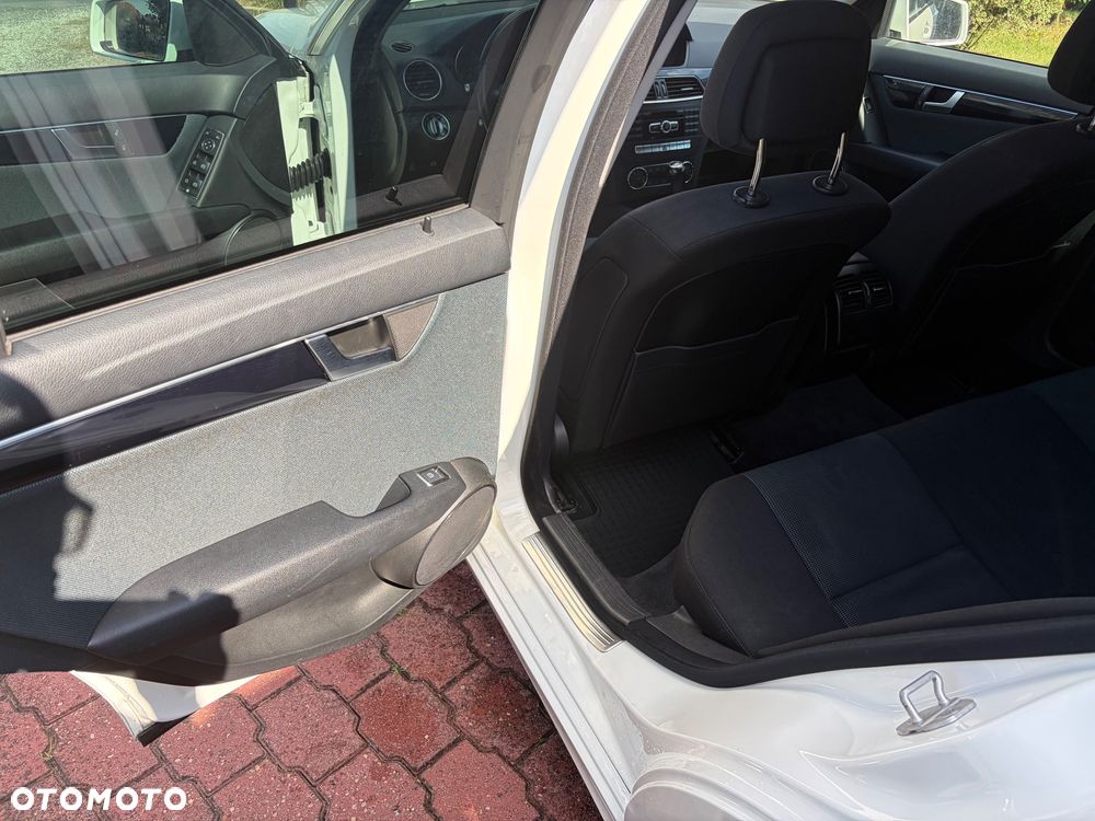 Mercedes-Benz Klasa C 220 CDI BlueEff Classic - 13