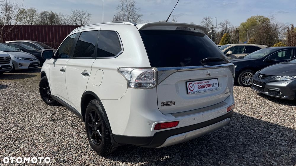 Mitsubishi Outlander 2.0 4WD Invite - 10