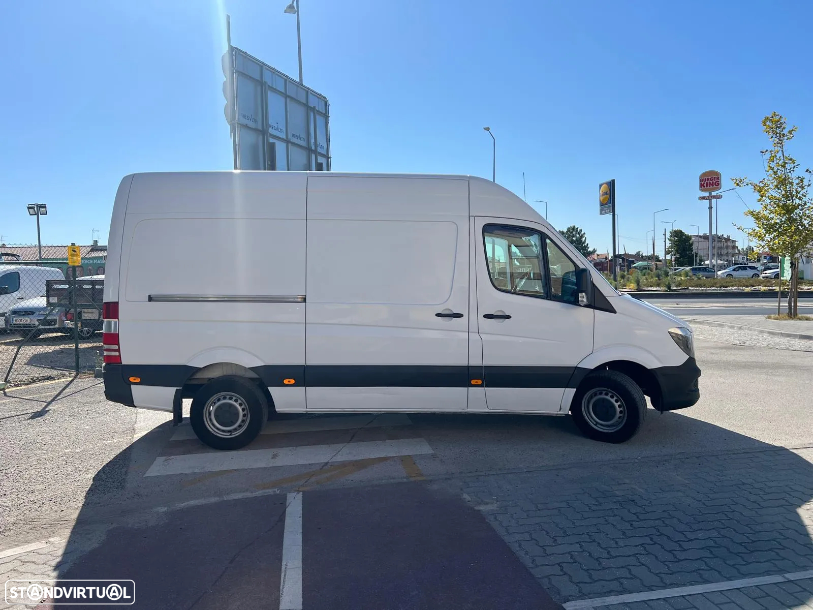 Mercedes-Benz Sprinter - 4