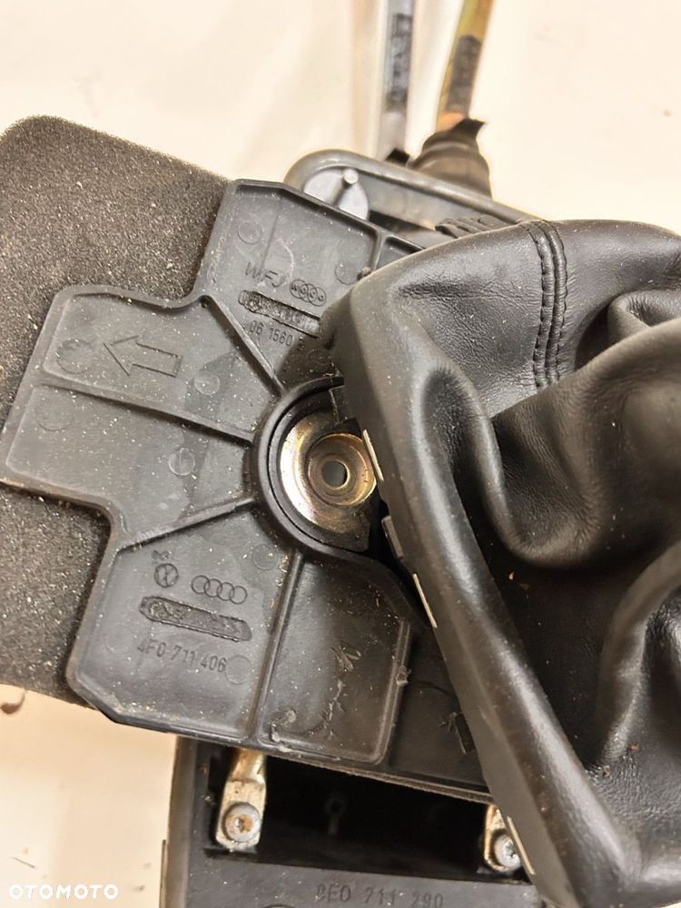 Lewarek gałka mieszek wybierak 6B manual Audi A6 C6 4F0 711 406 - 3