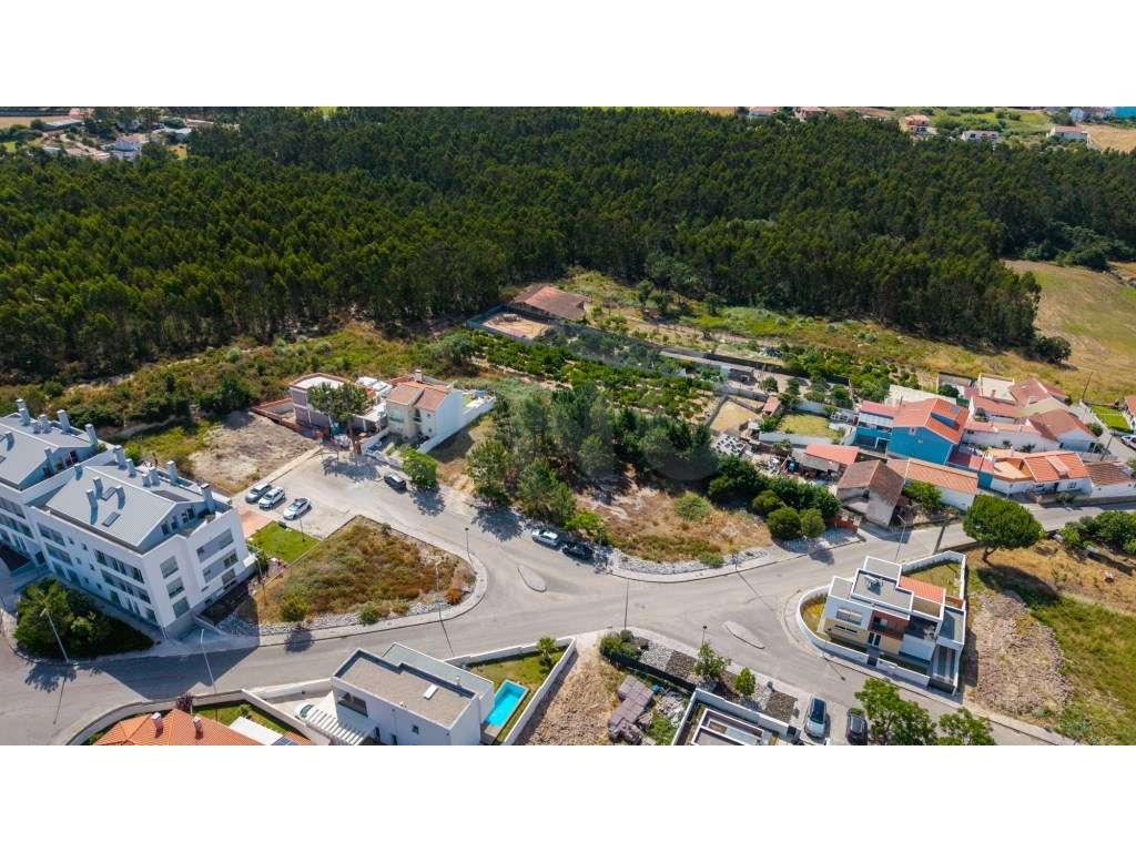 Lote urbano com 323m², para venda, em Torres Vedras - Grande imagem: 4/15