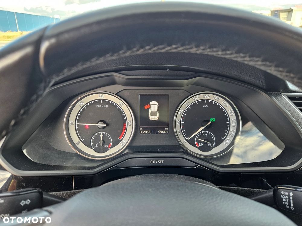 Skoda Superb 2.0 TDI L&K DSG - 11