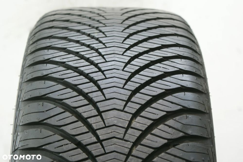 205/55R16 GOODYEAR VECTOR 4SEASONS G2 , 8,3mm 2023r B1493