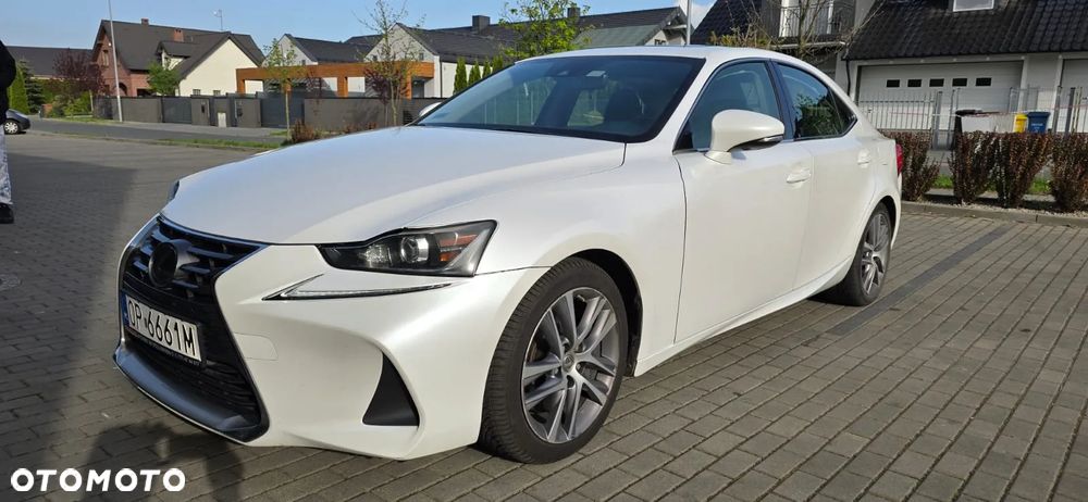 Lexus IS