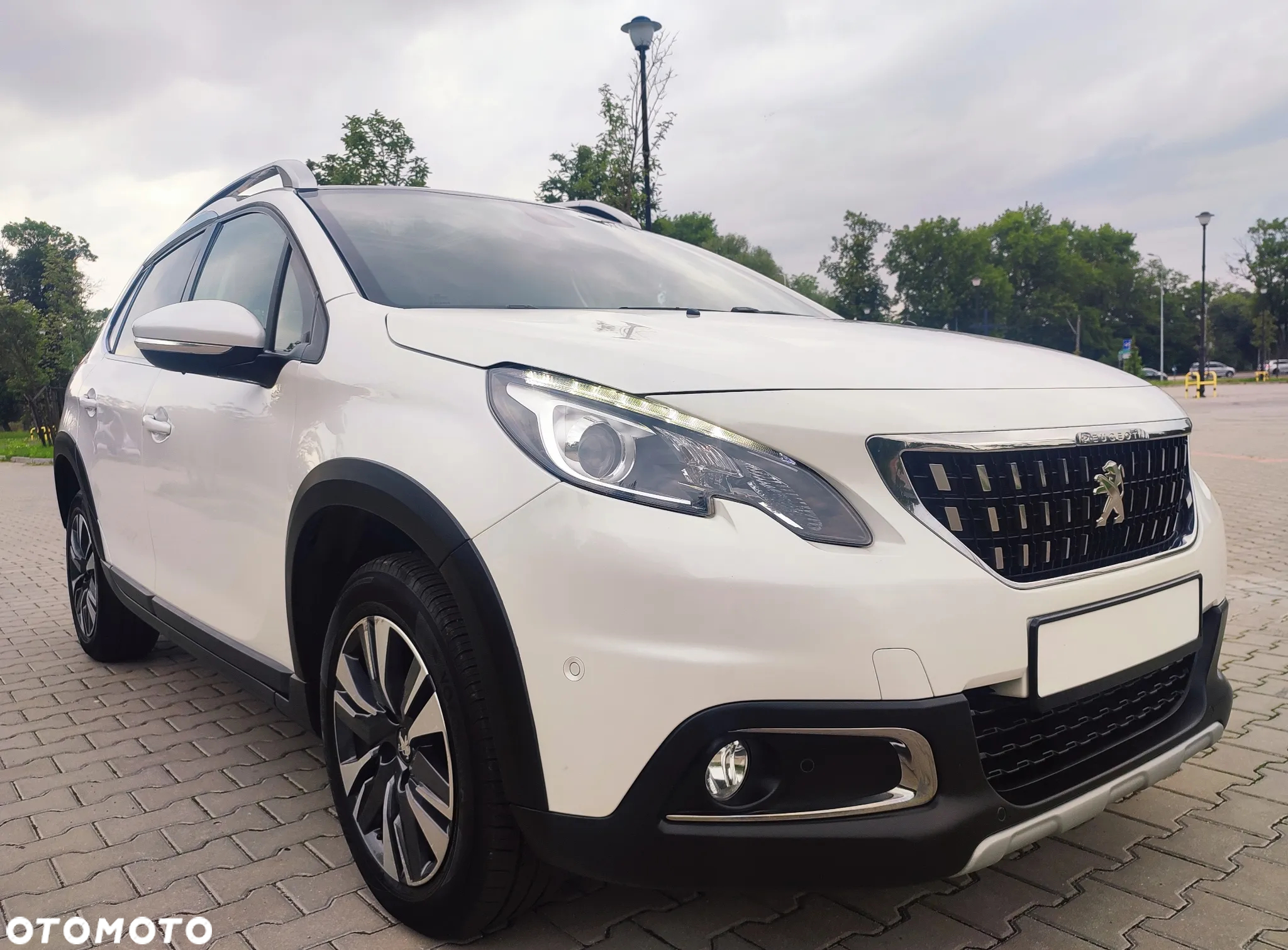 Peugeot 2008 1.6 BlueHDi Allure S&S - 8