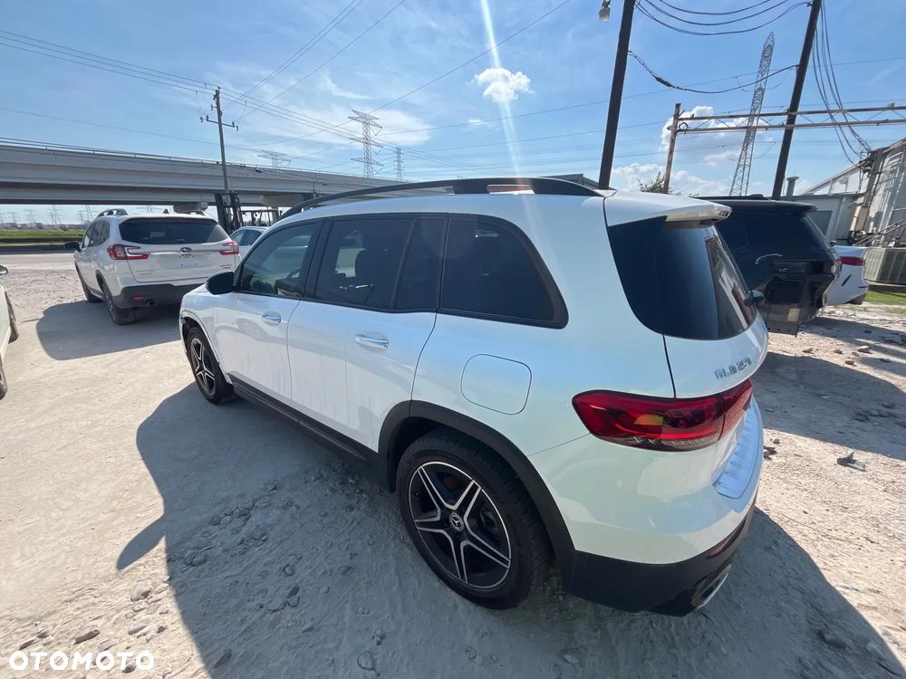 Mercedes-Benz GLB - 11