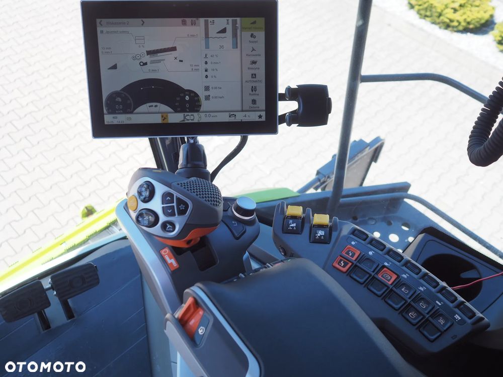 Claas Lexion 7500 + V930 - 7