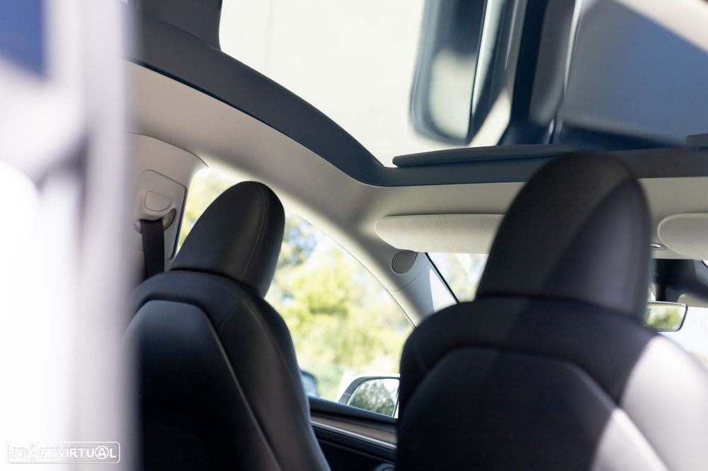 Tesla Model Y Standard RWD - 23