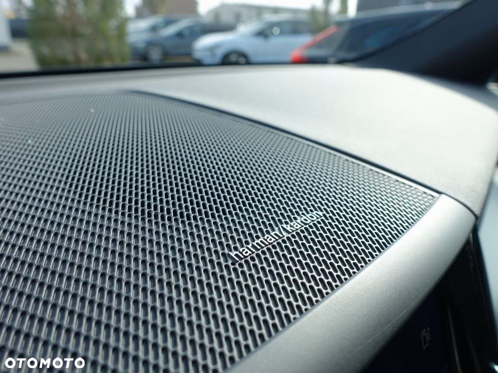 Volvo XC 60 B5 B AWD Plus Black Edition - 16