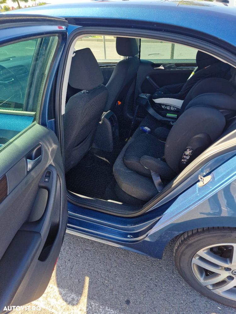 Volkswagen Jetta - 8