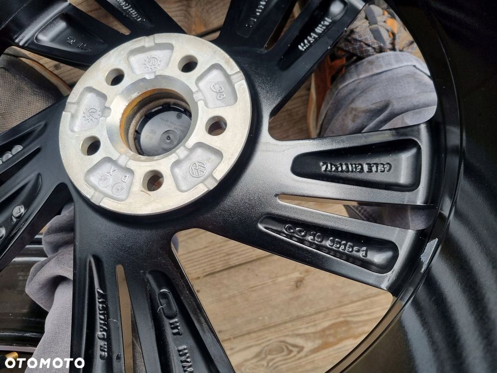 VW T-CROSS alufelgi 7JX18H2 ET39 2GM 5X100 super stan 4szt. - 8