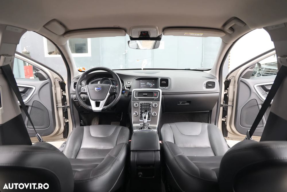 Volvo V60 D6 Plug-In-Hybrid AWD Geartronic Momentum - 12