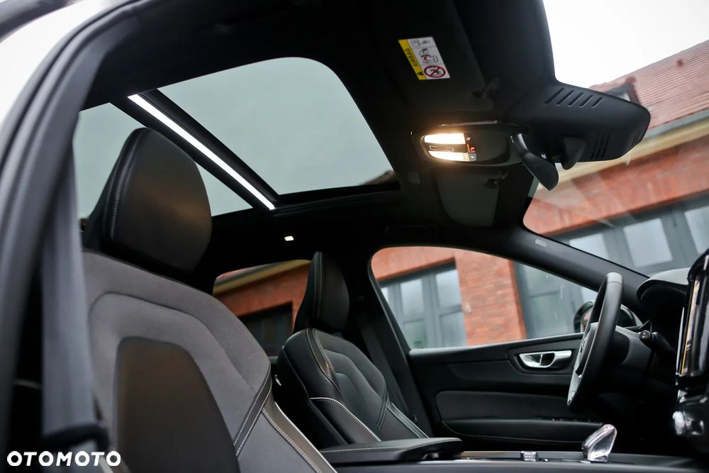 Volvo XC 60 B4 D AWD Ultimate Dark - 26