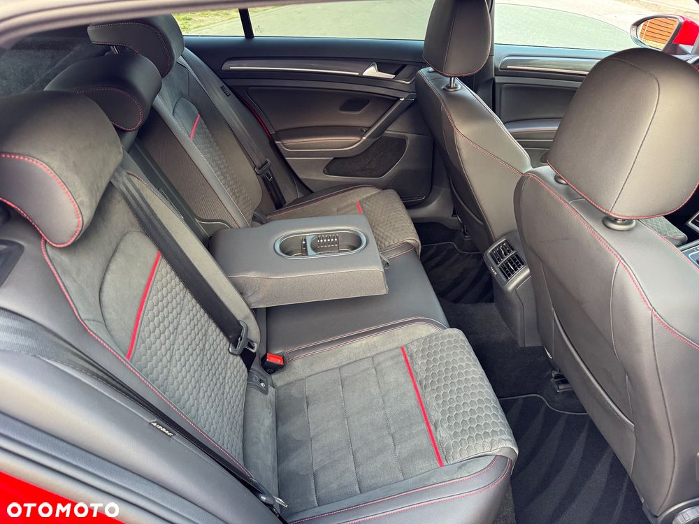 Volkswagen Golf GTI (BlueMotion Technology) DSG Performance - 19