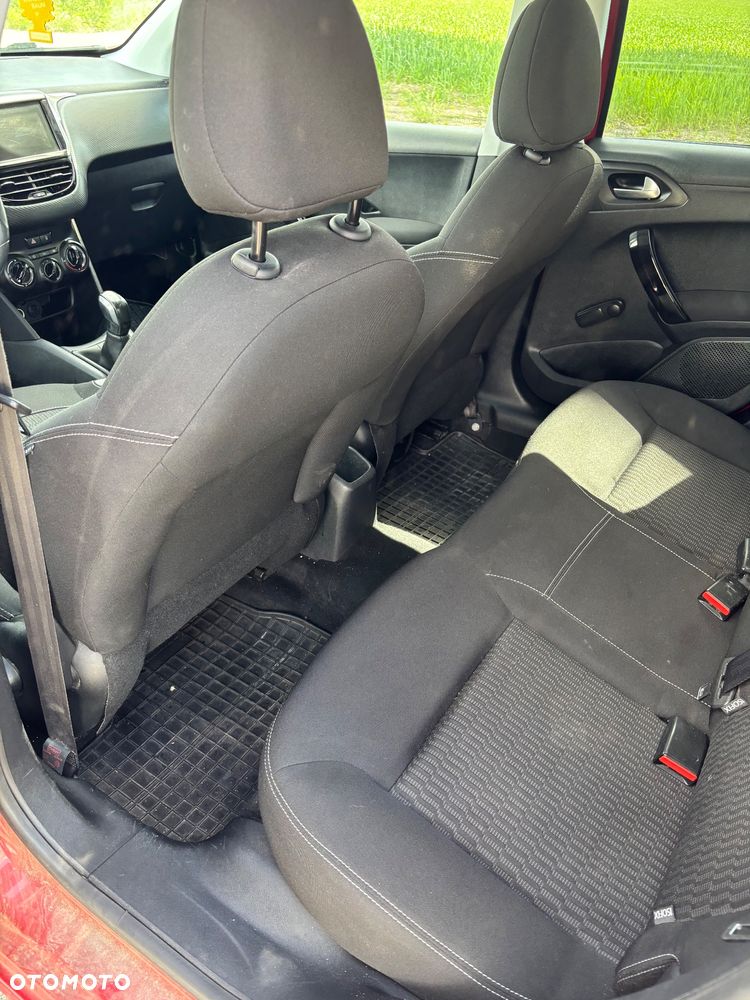 Peugeot 208 1.2 PureTech Active - 12