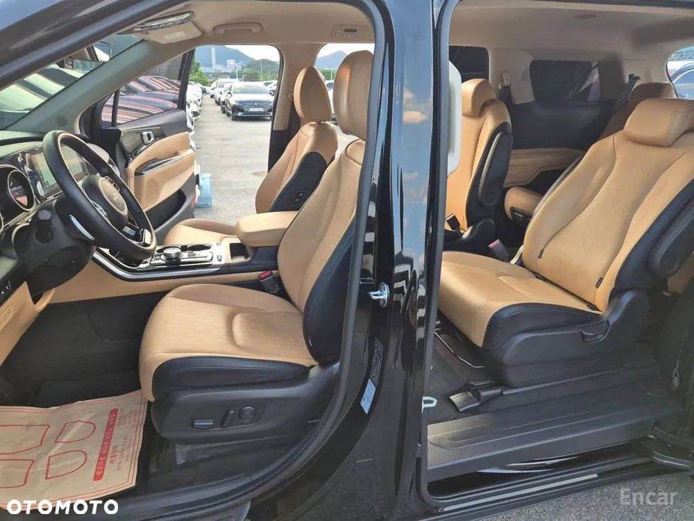 Kia Carnival - 16