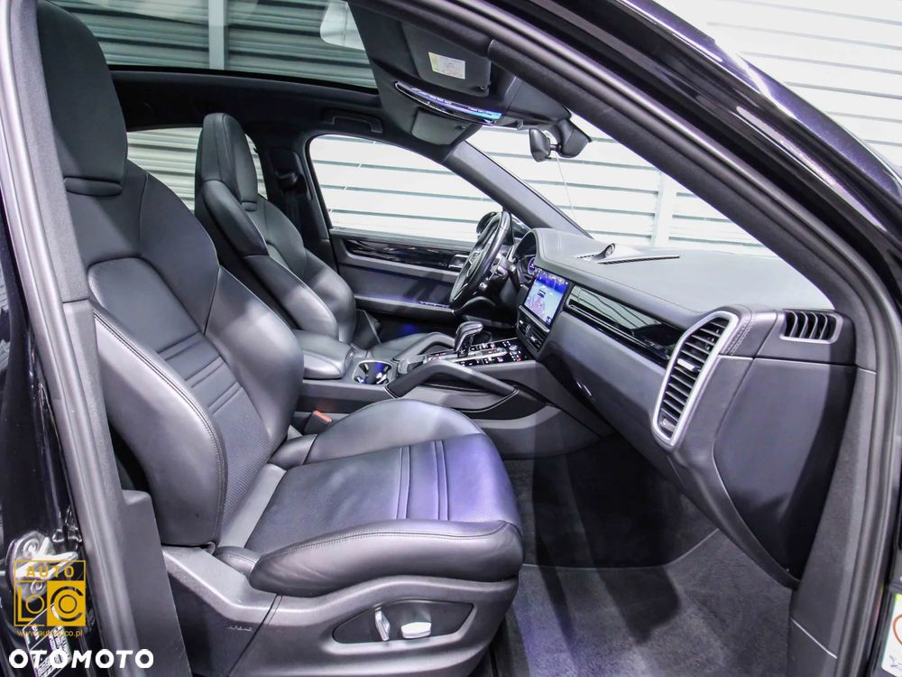 Porsche Cayenne Coupe Platinum Edition - 10