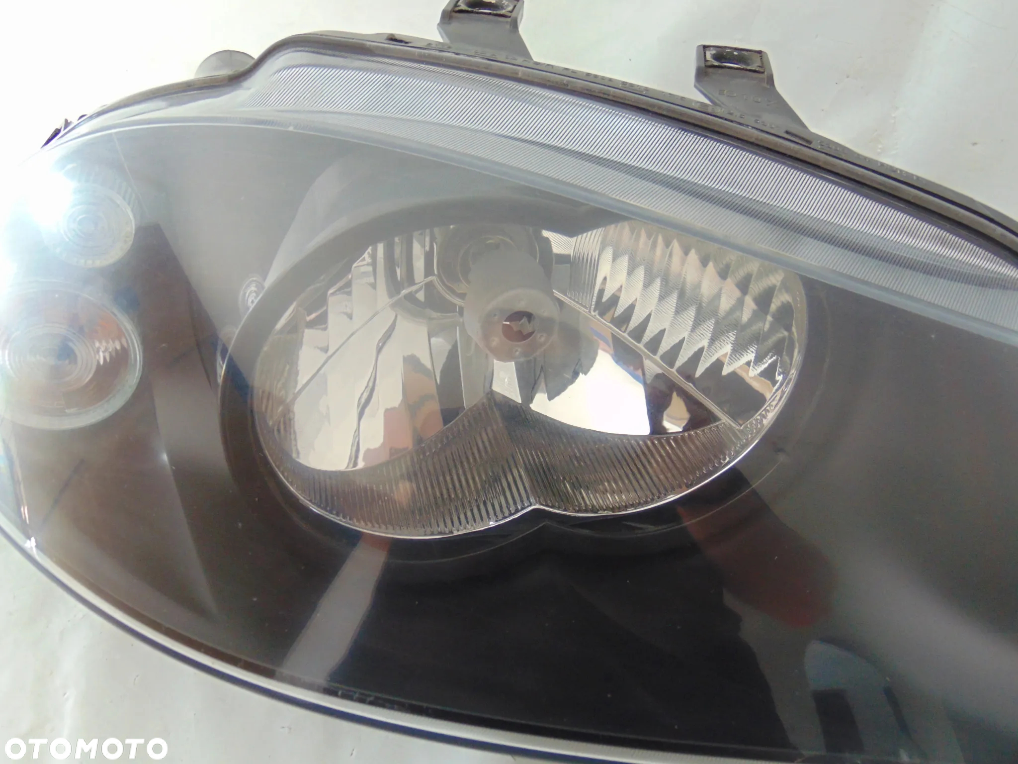 ORYGINAŁ lampa przednia przód prawa 6L1941752M Seat Ibiza 6L 3 III Cordoba 2 II 02-06r - 3