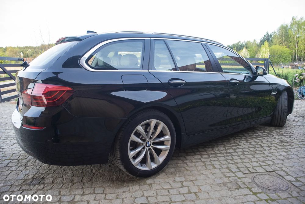 BMW Seria 5 530d Sport-Aut Luxury Line - 7