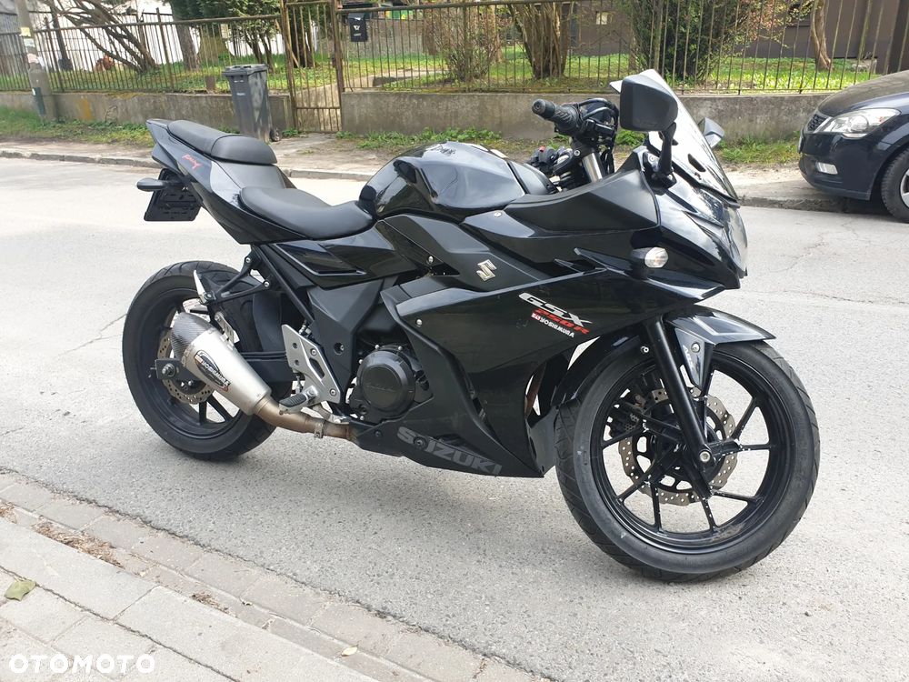 Suzuki GSX-R - 1