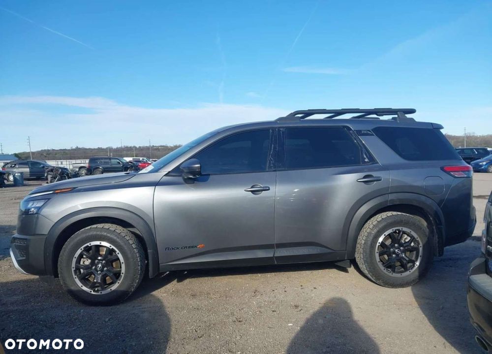 Nissan Pathfinder - 3
