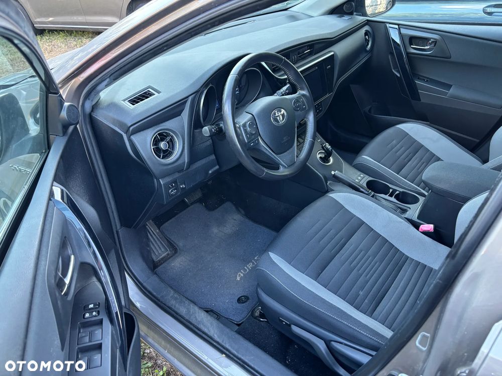 Toyota Auris - 13