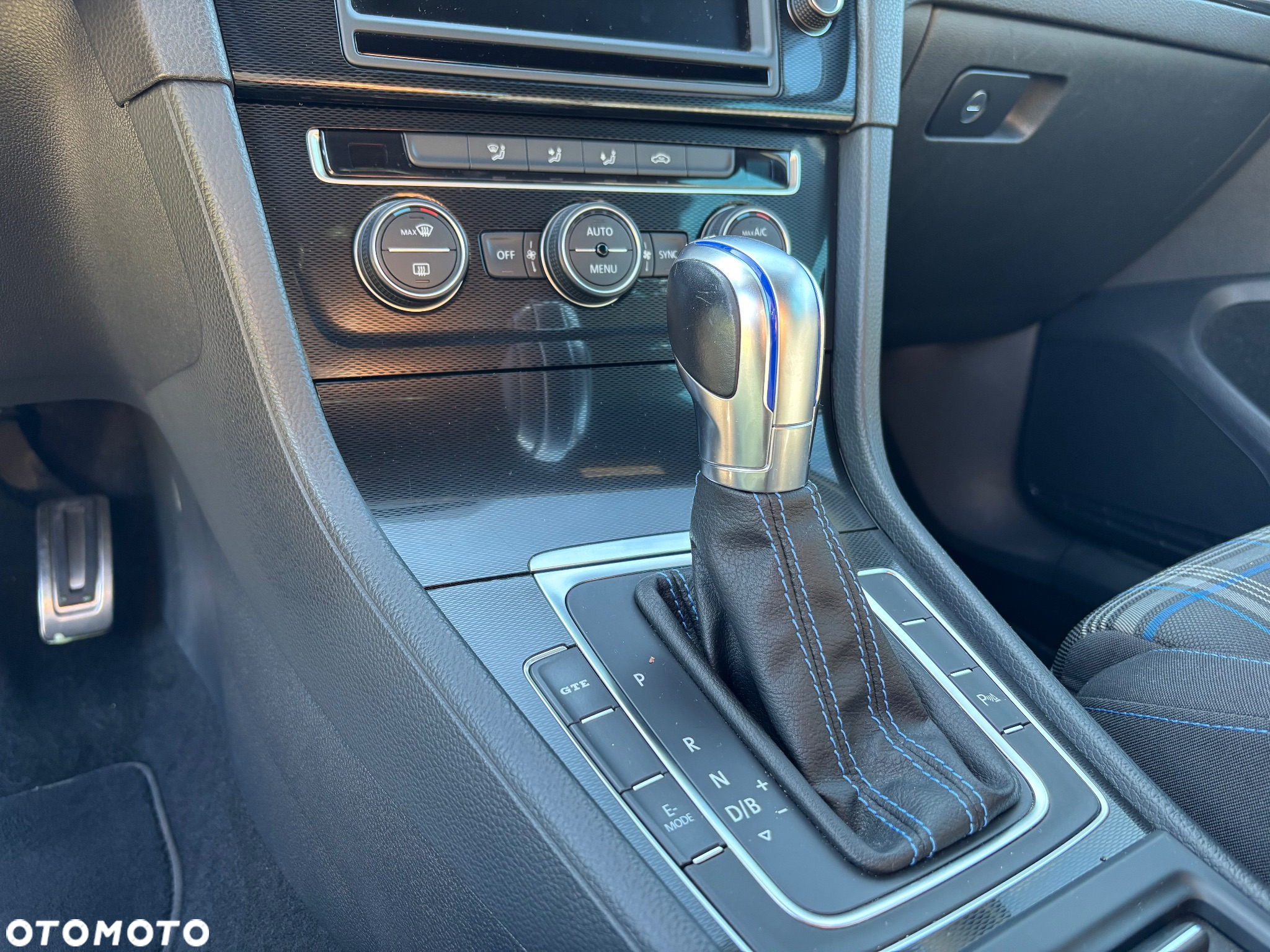 Volkswagen Golf - 22