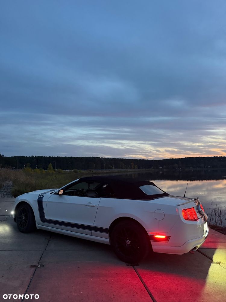 Ford Mustang - 4