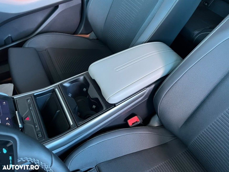 Ford Explorer RWD 52 kWh Standard Range Style - 27