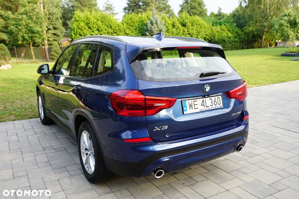 BMW X3 xDrive20i Advantage - 10