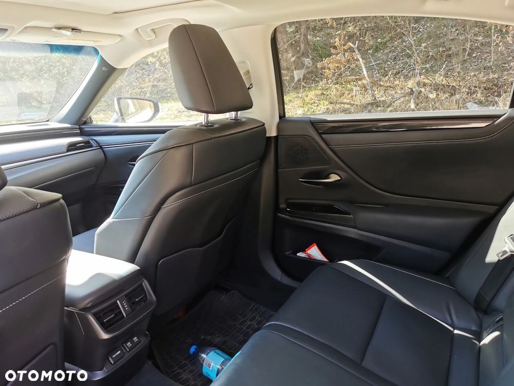 Lexus ES 300h Business Edition - 33
