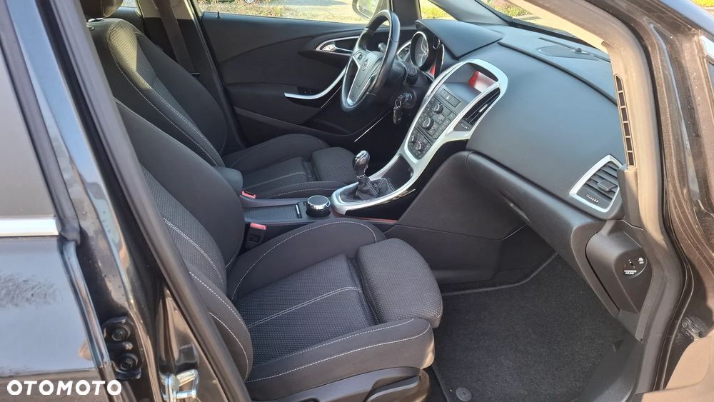 Opel Astra 1.6 Turbo 150 Jahre - 10