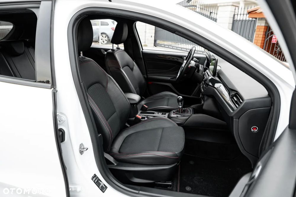 Ford Focus 1.0 EcoBoost Start-Stopp-System ST-LINE STYLE - 25