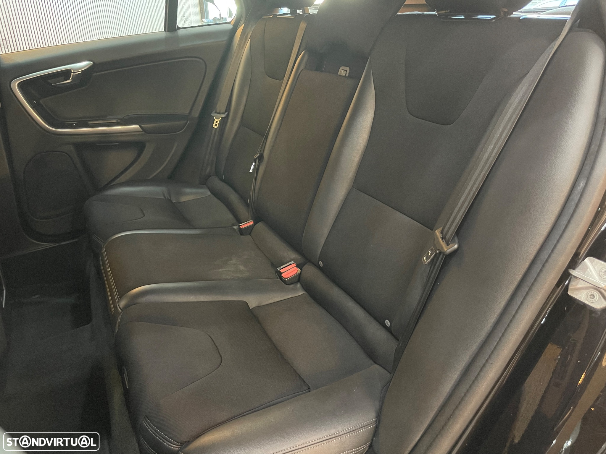 Volvo V60 2.0 D3 VOR Geartronic - 12