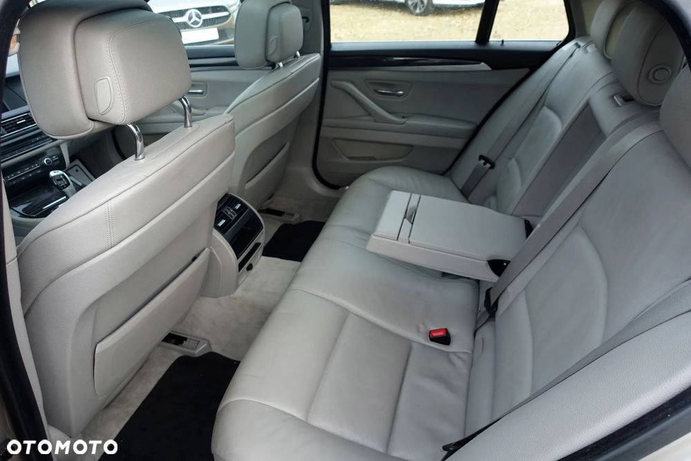 BMW Seria 5 530d xDrive Sport-Aut Modern Line - 18