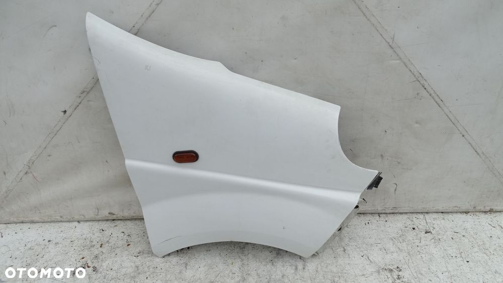 BŁOTNIK PRAWY PRZEDNI OPEL VIVARO 1.9DCI - 1