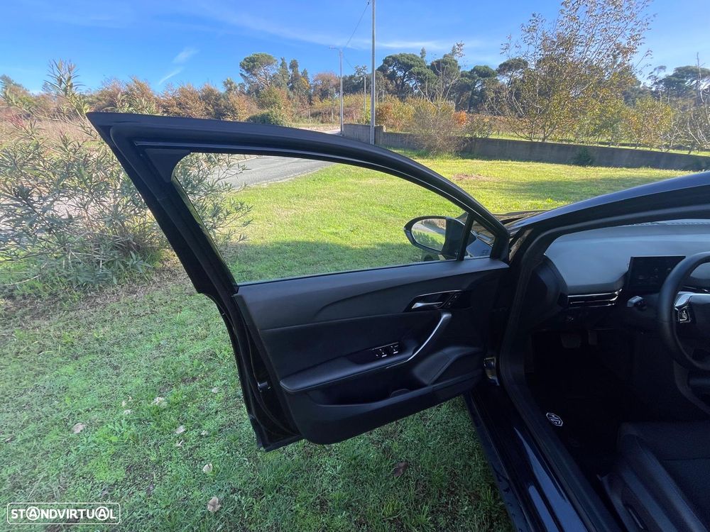 MG MG4 64 kWh Luxury - 23