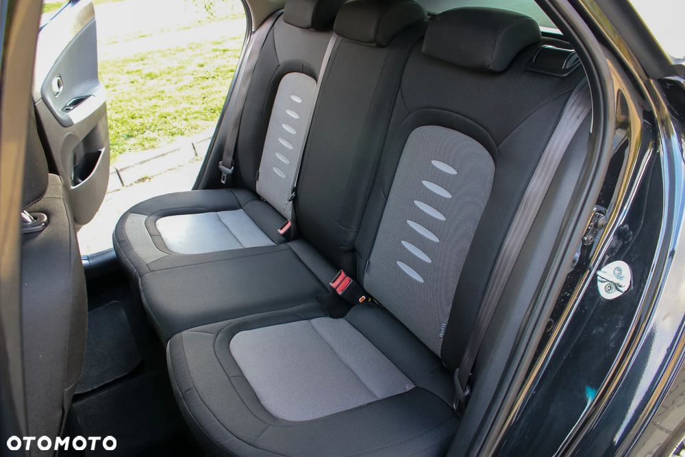 Kia Ceed 1.6 CRDi 128 ISG SW Vision - 33