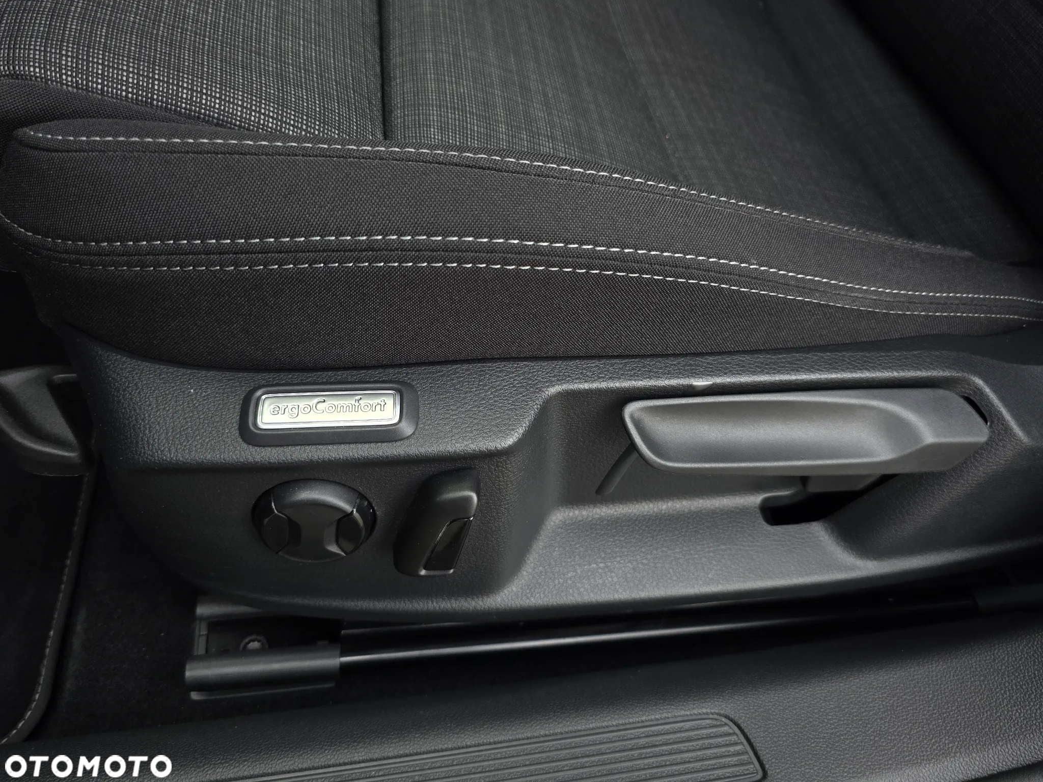 Volkswagen Passat 1.5 TSI EVO Business - 32