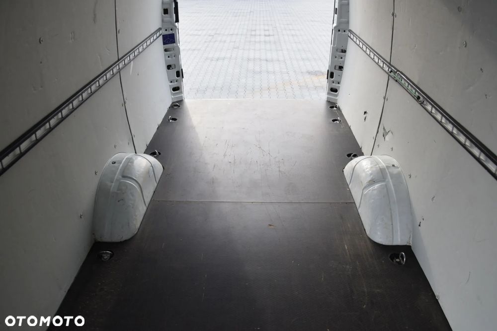 Iveco DAILY MAXI 35S14 / 2.3 - 140 KM / AUTOMAT HI-MATIC / NOWY MODEL / 3 OSOBY / DOSTAWCZE / BLASZAK / KAMERA COFANIA / TEMPOMAT / KLIMA / 2022 / SERWISOWANY / SPROWADZONY Z NIEMIEC - 24