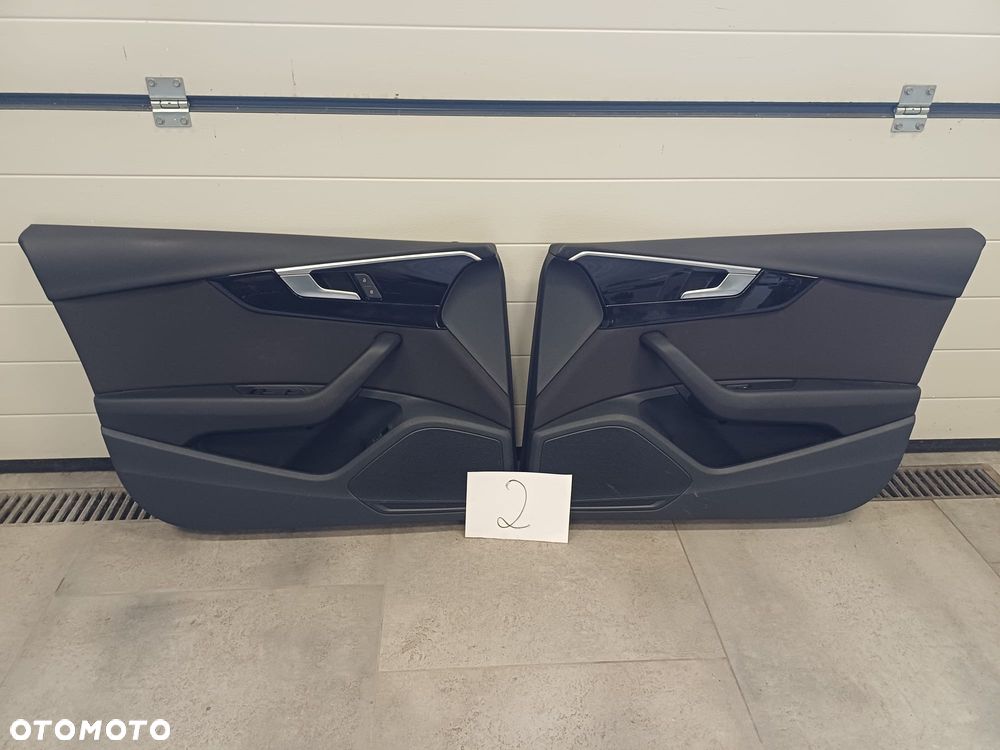 NR 2 Boczki drzwi do AUDI A4 B9 2022 rok 8W5 dekory czarne, ambient - 1
